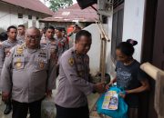 Biro SDM Polda Sultra Salurkan Bantuan Sosial di Asrama Polsek Kemaraya