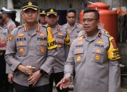 Wakapolda Sultra Pimpin Penyaluran Bantuan untuk Korban Banjir di Kendari