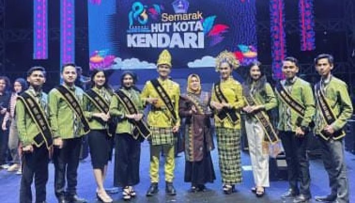 Duta Wisata Anandonia Luale Kota Kendari Hadiri Malam Puncak HUT Kota Kendari ke-193 di Lapangan Benua-benua