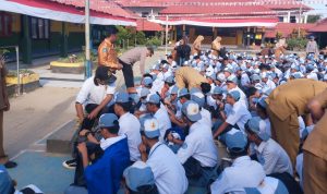 Polisi Geledah Tas Pelajar di Kendari
