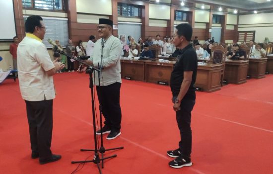 Gladi Pelantikan 45 Anggota DPRD Sultra, La Ode Tariala dan Nursalam Lada Pimpinan Sementara