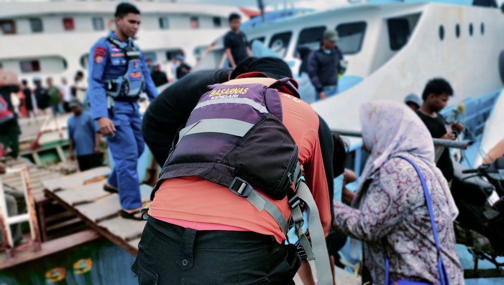 KM. Express Natuna Terbakar di Perairan Wakatobi 82 Penumpang Selamat