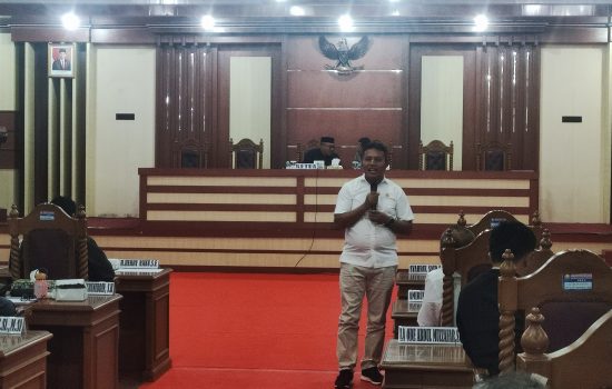 Rapat Perdana DPRD Sultra Saling Memperkenalkan Diri