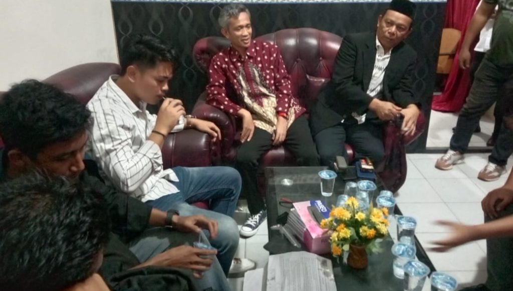 BEM se Sultra Demo Bawaslu Terkait Dugaan Money Politik Salah Satu Paslon Gubernur