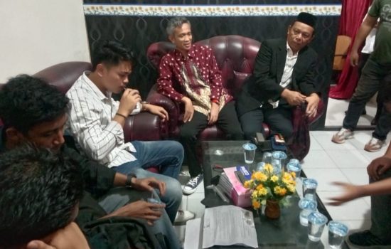 BEM se Sultra Demo Bawaslu Terkait Dugaan Money Politik Salah Satu Paslon Gubernur