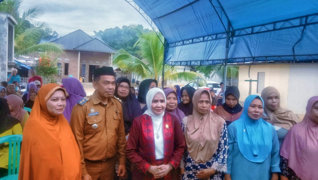 Reses Masa Sidang II, Gunartin Serap Aspirasi Warga Sambuli: Jalan Usaha Tani dan Bak Penampungan Air Jadi Prioritas