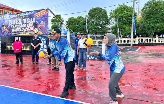 Semarak Pembukaan Turnamen Voli Putra Kapolres Cup Baubau se Sultra