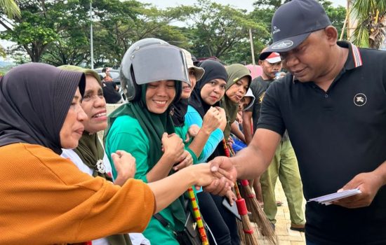 Petugas Kebersihan Adalah Garda Terdepan untuk Keindahan Kota Raha