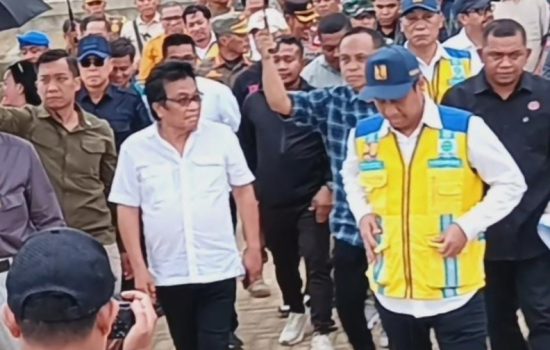 AP2 Sultra Bersama Emak-Emak di Muna Sambut Kunjungan Menteri PUPR dan Ridwan Bae