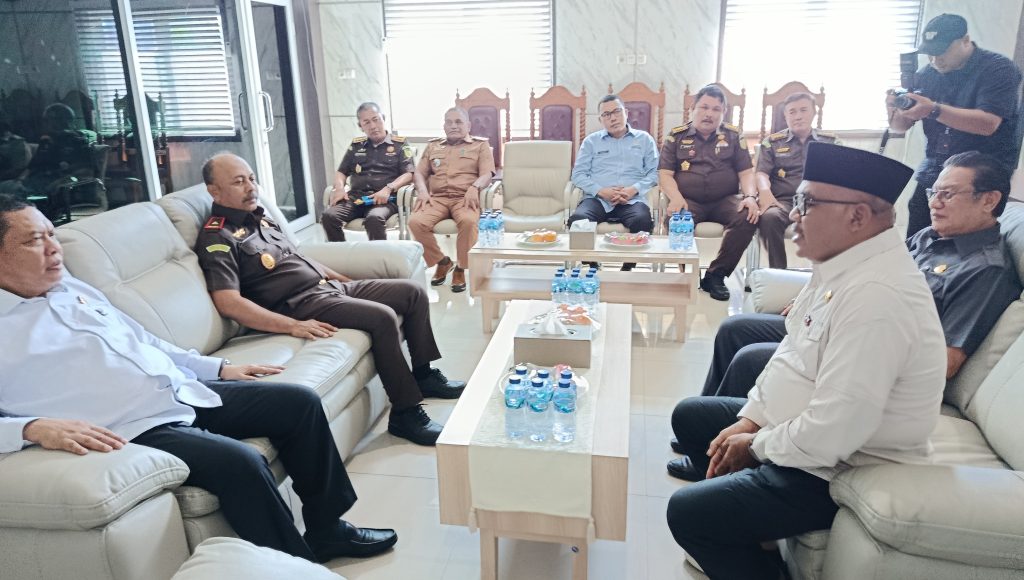 Kejati Sultra Jalin Silaturahmi dengan DPRD Sultra