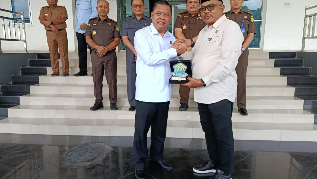 Kejati Sultra Jalin Silaturahmi dengan DPRD Sultra