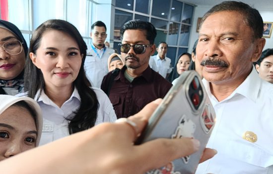 Masyarakat Kendari &ldquo;Berebut&rdquo; Gubernur Maluku Utara, Sharly Djoanda Laos