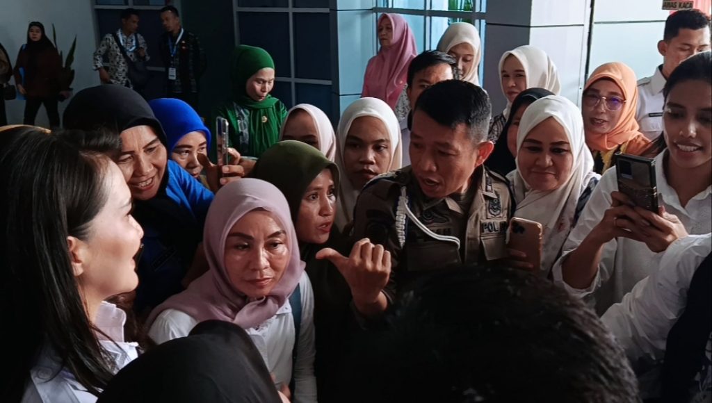 Masyarakat Kendari "Berebut" Gubernur Maluku Utara, Sharly Djoanda Laos
