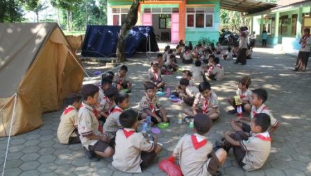 Tanamkan Nilai Moral Siswa Lewat Perkemahan