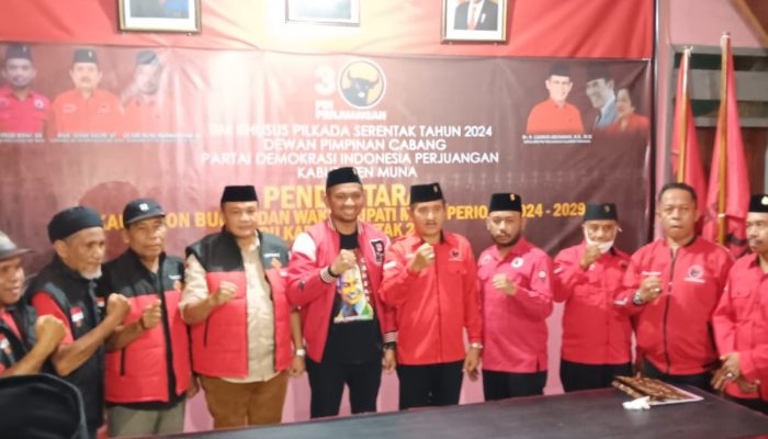 Rajiun Tumada Kembalikan Formulir Pendaftaran ke PDIP Muna, Freby: Berkas Lengkap