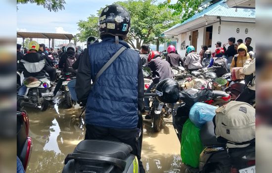 Arus Balik Padat, Calo dan &ldquo;Orang Dalam&rdquo; Kuasai Antrean di Pelabuhan Labuan