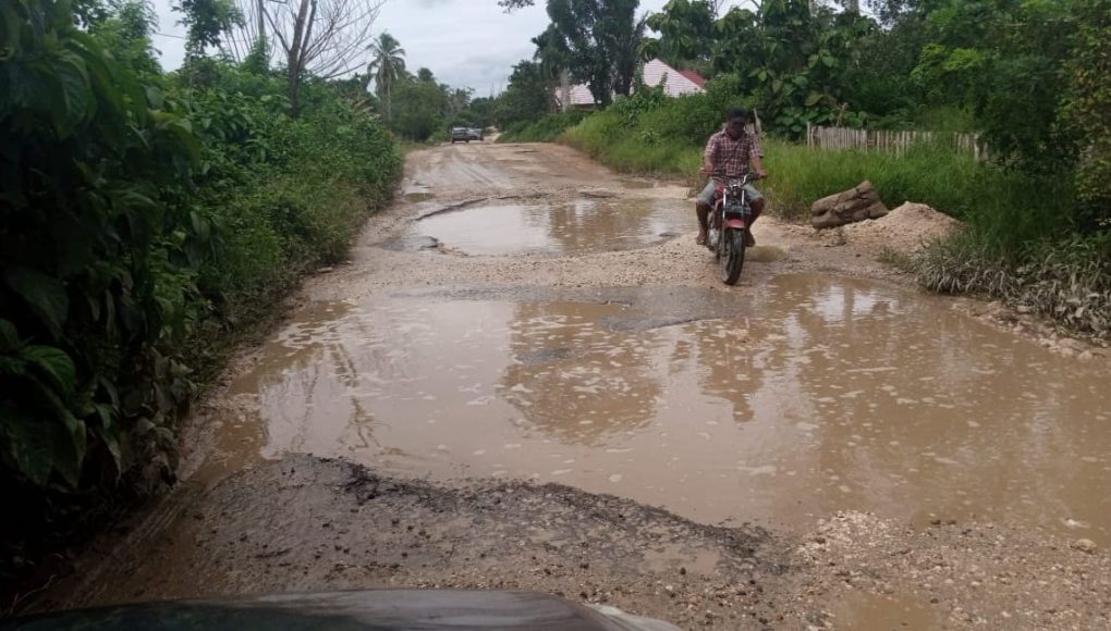 Kondisi Jalan Rusak Berat, Masyarakat Tuntut Pemprov Segera Action