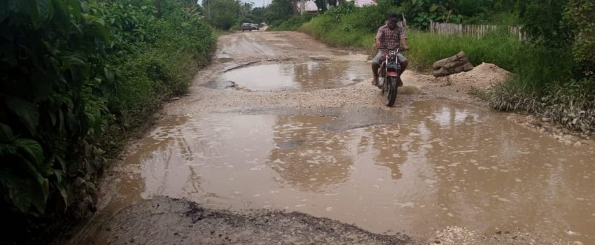 Kondisi Jalan Rusak Berat, Masyarakat Tuntut Pemprov Segera Action