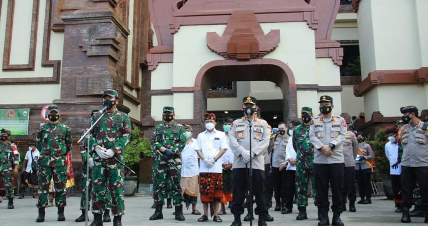 Cek Penegakan Prokes, Panglima TNI dan Kapolri Tinjau Pasar di Bali