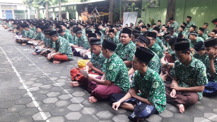 Peringati Harlah ke-96 NU, MA NU TBS Gelar Upacara dan Istighasah﻿