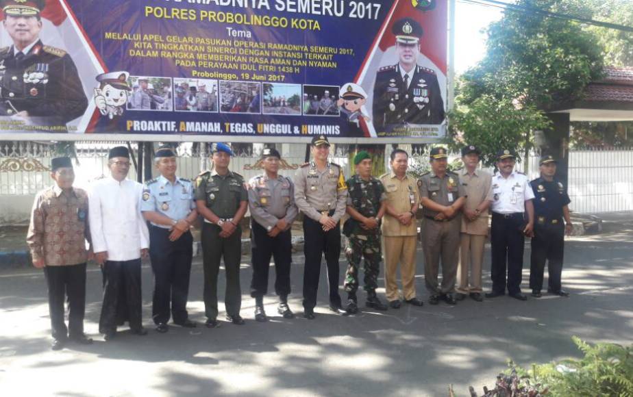 Forkumonda probolinggo foto bersama usai Apel Gelar Operasi Terpusat Ramadnia Semeru 2017. FOTO : ASL