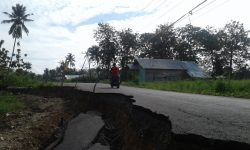 Sudah Dua Korban, Jalan Ambles Ini Belum&nbsp; Diperbaiki
