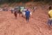 Kondisi Jalan yang menghubungkan Konawe-Konawe Utara di Muara sampara semakin rusak parah. FOTO : MUH. ANDRI