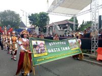 Peserta Festival Kesenian Yogyakarta (FKY) ke-29 yang dibuka Gubernur Sri Sultan. FOTO : NADHIR ATTAMIMI