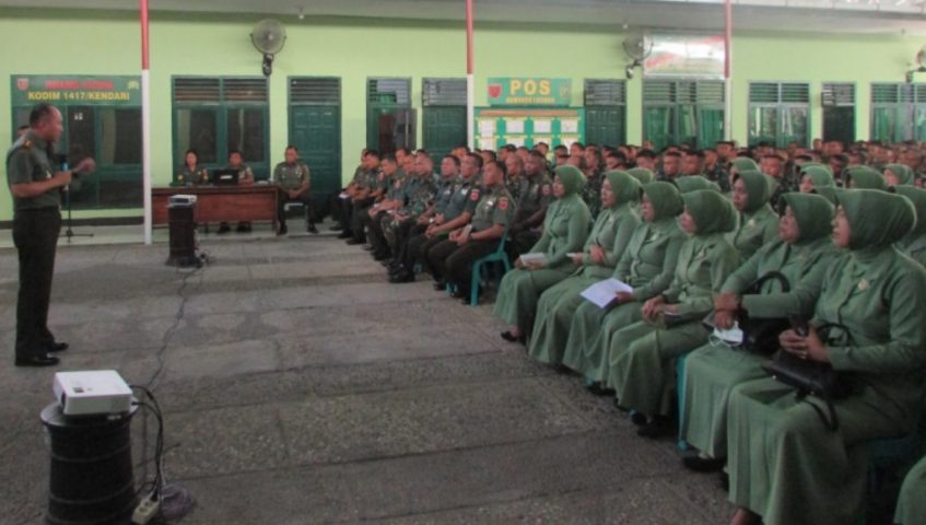 Kolonel Inf Alamsyah Berikan Jam Komandan Perdana