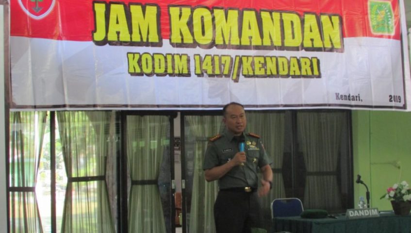 Kol Inf Alamsyah Berikan Jam Komandan Perdana