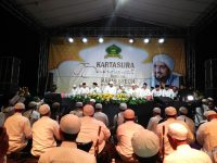 Ribuan jama'ah saat menghadiri kegiatan Kartasura bershalawat. FOTO : AGUNG NUGROHO.