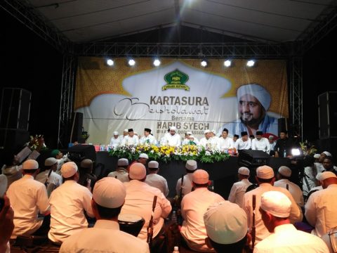 Ribuan jama'ah saat menghadiri kegiatan Kartasura bershalawat. FOTO : AGUNG NUGROHO.