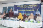 Bupati Kolaka Timur memberikan sambuatan saat melakukan safari Ramadhan di Kecamatan Lambandia. FOTO : JUSRAN