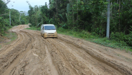 Jalan Penghubung Pelabuhan Fery &ndash; Ereke Memprihatinkan