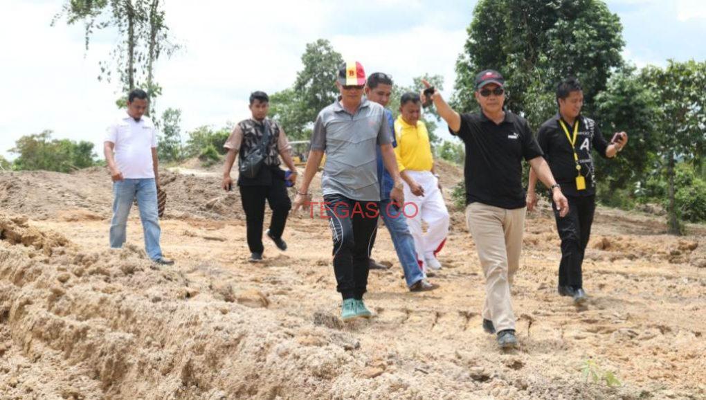 Jelang Pelaksanaan MRSF, Sekda Konsel Tinjau Pengerjaan Sirkuit Motor Cross ﻿