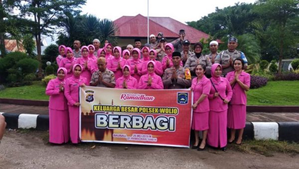 ﻿Jajaran Polsek Wolio Buka Bersama dan Berbagi