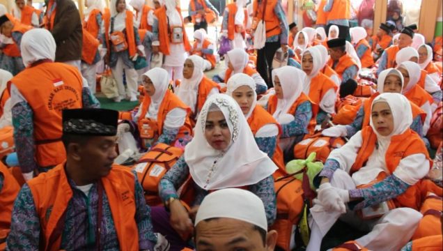 Pare-Pare Lepas 120 Jemaah Calon Haji Kloter 9 Embarkasi Hasanuddin