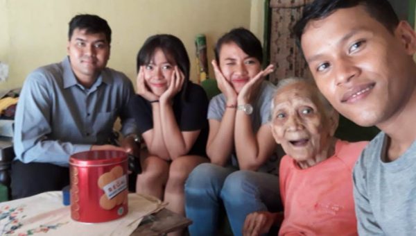 Jenguk dan Rawat Nenek Ubud, Komunitas KNB Berbagi Kebahagiaan﻿