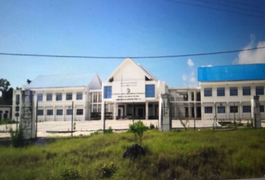 Salah satu proyek monumental yang di tinjau Ir Hugua saat berkunjung ke Wakatobi yakni Sekolah Tinggi Kelautan dan Perikanan. FOTO : IST