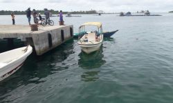 Perahu Nelayan Singkil Jon Fitri yang ditemukan selamat dan kembali berkumpul dengan keluarganya. FOTO : MAN