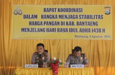 Kapolres Bantaeng AKBP Adip Rojikan didampingi wakilnya saat memimpin Rakor bersama kepala SKPD terkait. FOTO : SYAMSUDDIN