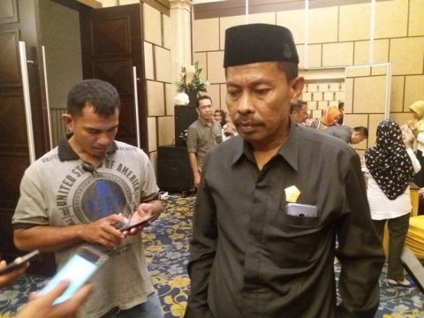 wawancara awak media di salah satu hotel di Kendari. FOTO : LM FAISAL