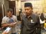 wawancara awak media di salah satu hotel di Kendari. FOTO : LM FAISAL
