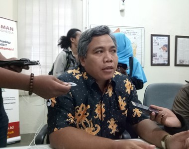 Kepala Perwakilan Ombudsman RI Yogyakarta, Budhi Masthuri saat memberikan keterangan pers. FOTO : NADHIR