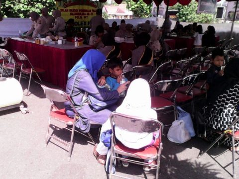 Khitanan massal yang di gelar oleh Polda DIY di hari ulang tahun Bhayangkara ke 71 tahun 2017. FOTO : NADHIR ATTAMIMI