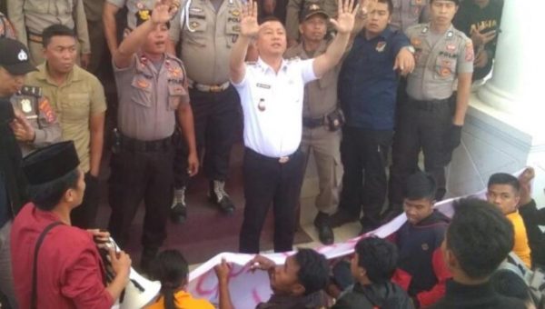 Janji Bangun Asrama Mahasiswa, Wabup Konawe Pertaruhkan Jabatan