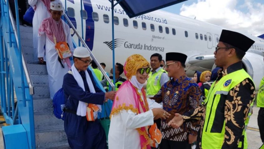 Bupati Surunuddin Sambut Jemaah Haji Konsel