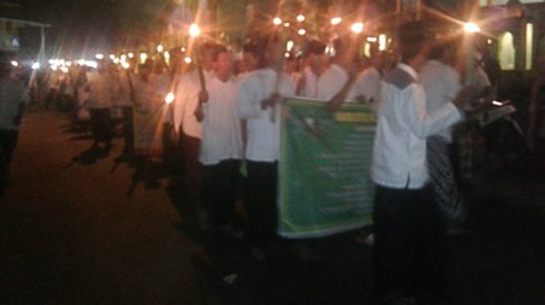 Santri dan Pelajar Antusias Ikuti Pawai Obor Gebyar Muharram