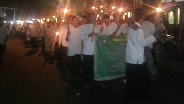 Santri dan Pelajar Antusias Ikuti Pawai Obor Gebyar Muharram