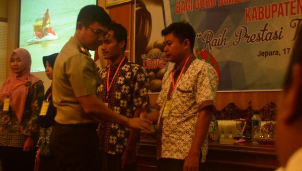 Pengetahuan Antinarkoba Direncanakan Masuk Dalam Kurikulum SMA 
